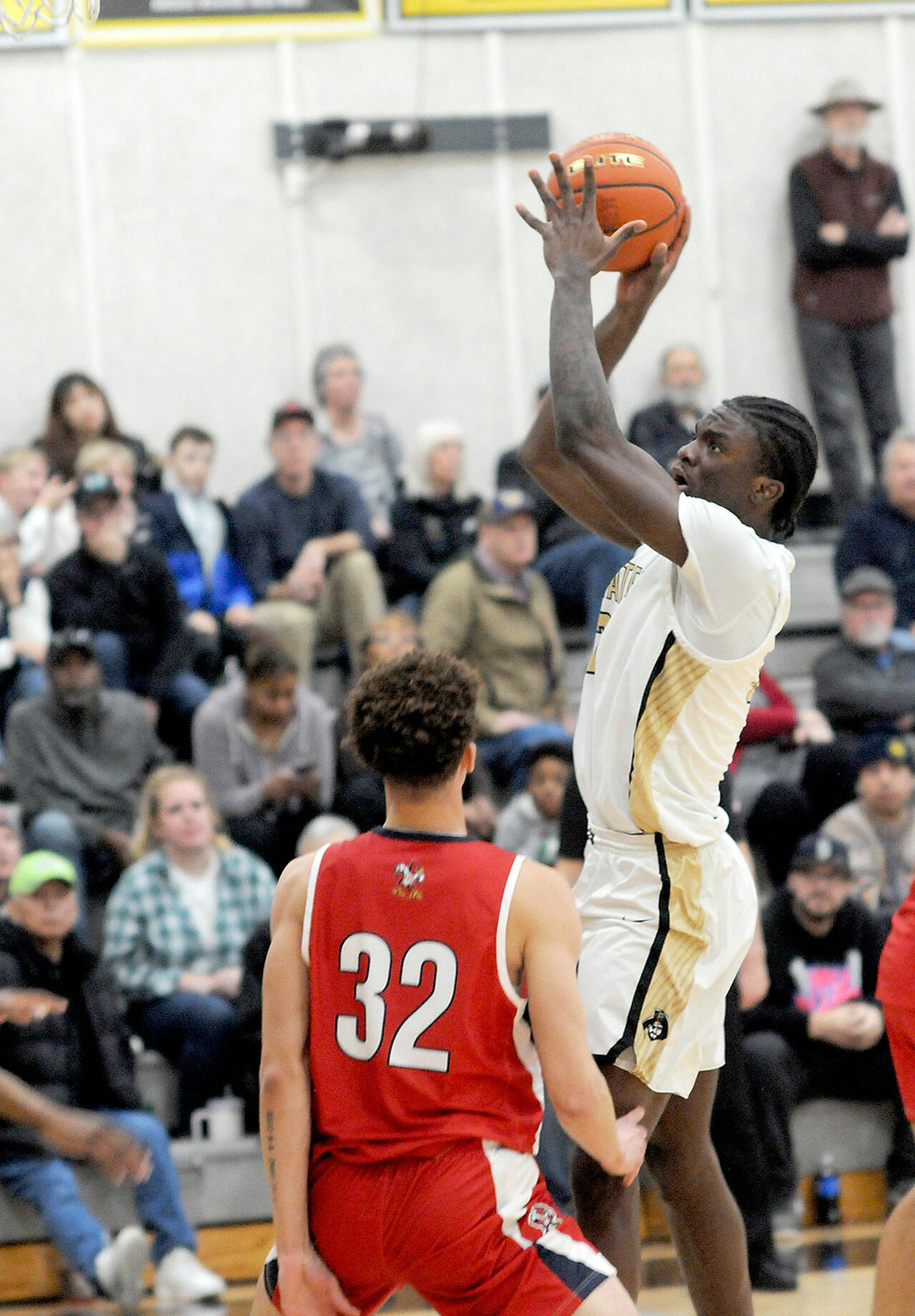 KEITH THORPE/PENINSULA DAILY NEWS
Peninsula's D'Ante Dean take aim at the basket as Skagit Valley's Jarron Quarles looks on during Wednesday's game at Peninsula College.