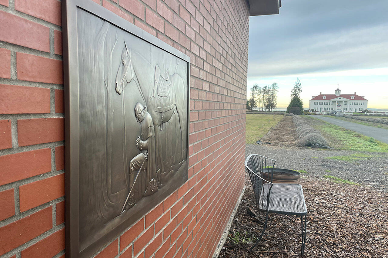 Matthew Nash/Olympic Peninsula News Group
A new bronze plaque recreates Arnold Friberg’s “The Prayer at Valley Forge” outside George Washington Inn. Co-owner Dan Abbott said he commissioned it from Minnesota artist Ross Pollard.