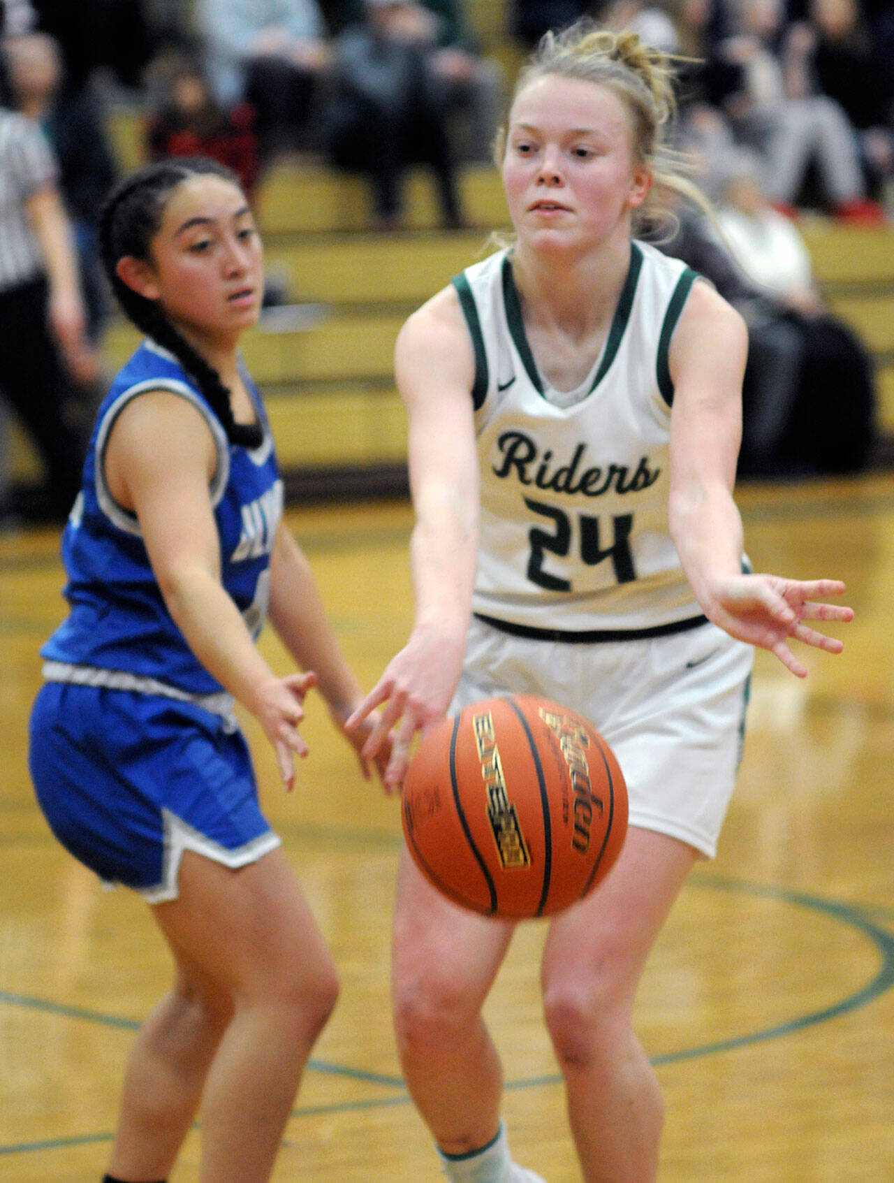 KEITH THORPE/PENINSULA DAILY NEWS Anna Petty of Port Angeles, right, makes a pass as Olympic’s Mailli Bode looks on during Thursday’s game in Port Angeles.