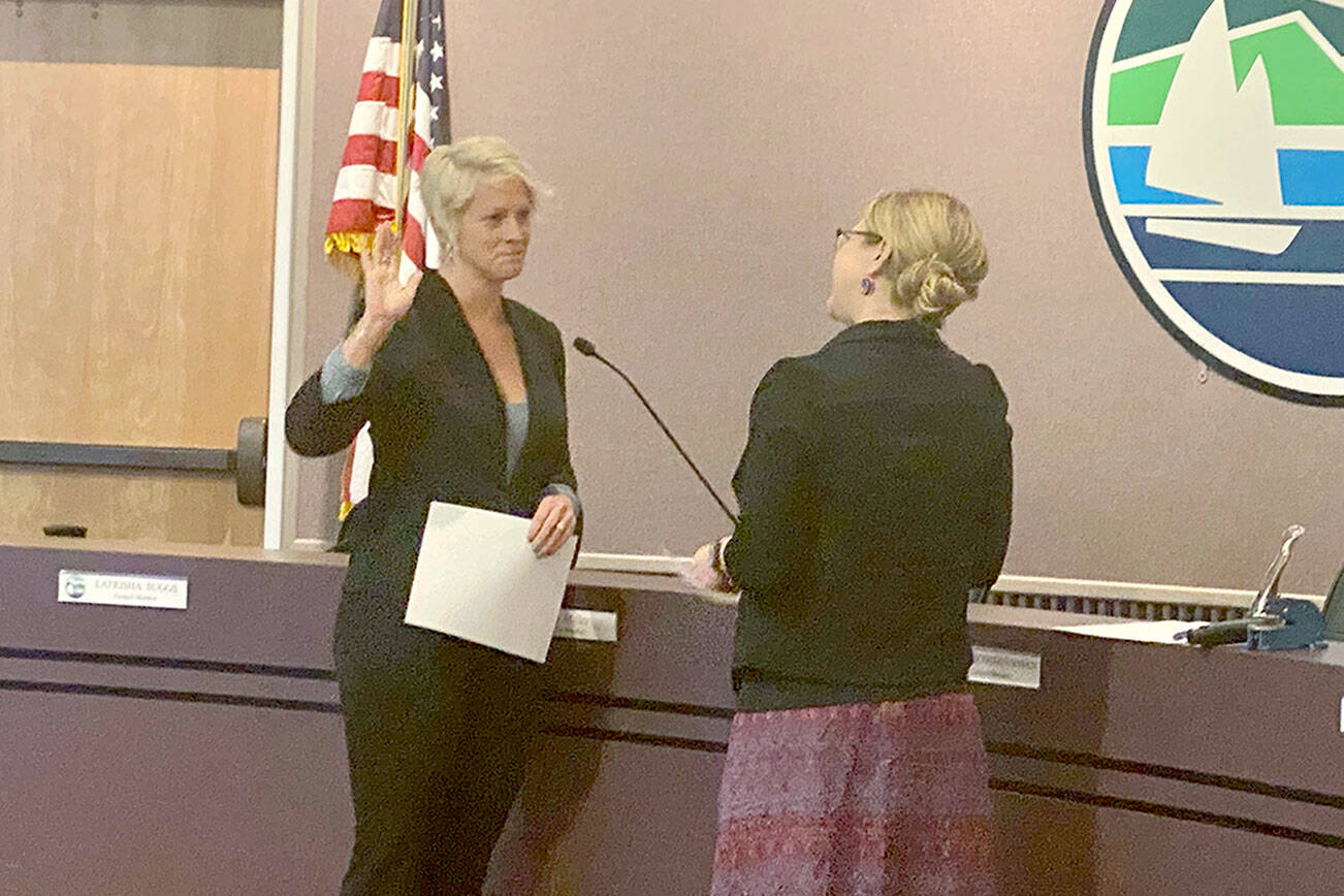 Amy Miller is sworn in to Port Angeles Council Position #2, filling the seat made vacant by Clallam County Commissioner Mike French. (Ken Park/Peninsula Daily News)