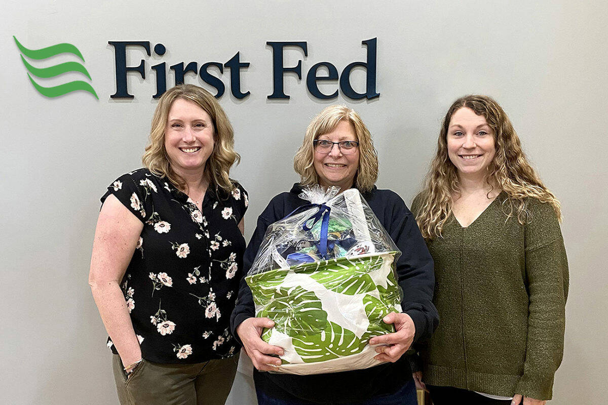 Branch Manager Nicole Pruden (right) and Asst. Branch Manager Heather Little (left) with winning customer at First Fed Sequim Village.