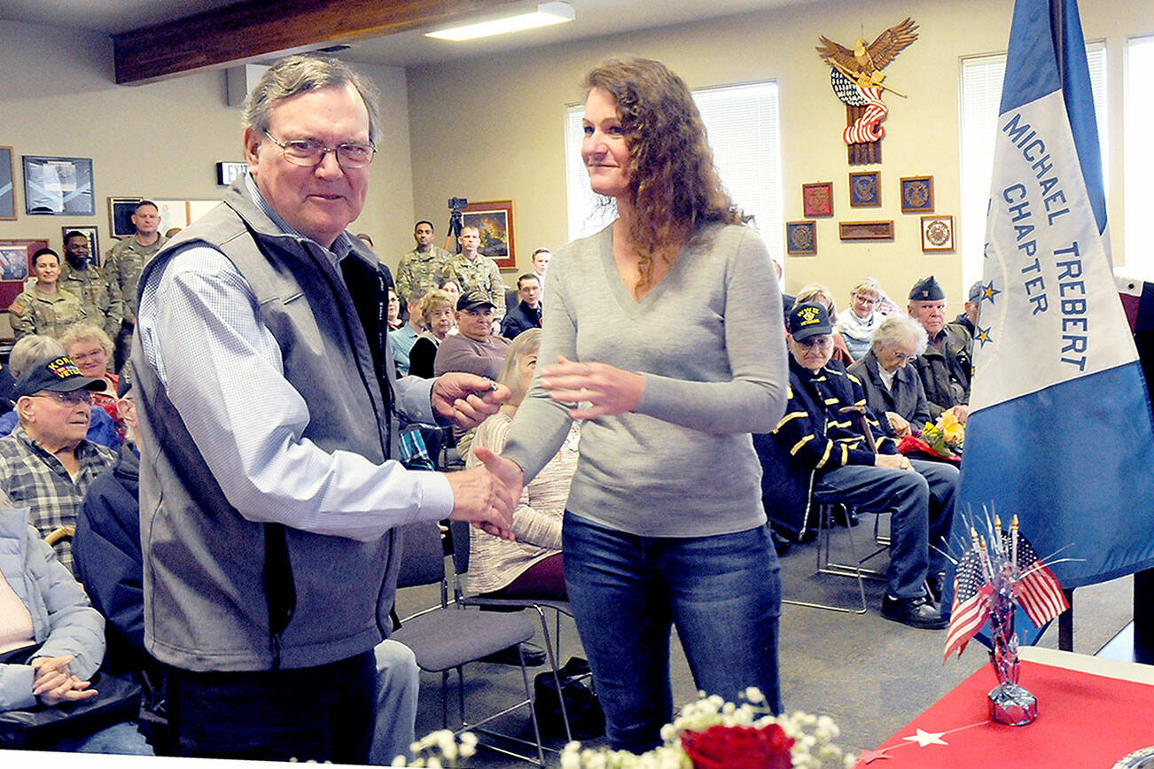 KEITH THORPE/PENINSULA DAILY NEWS
U.S. Air Force veteran Robert Reinking, left, receives a lapel pin from Holly Rowan, president of the Clallam County Veterans Association, during a Vietnam Veteran Commemorative Ceremony on Wednesday at the Northwest Veterans Resource Center in Port Angeles. A total of 22 Vietnam veterans and six surviving spouses of veterans were honored with pins and certificates in an event sponsored by the veterans association and the Michael Trebert Chapter of the Daughters of the American Revolution.