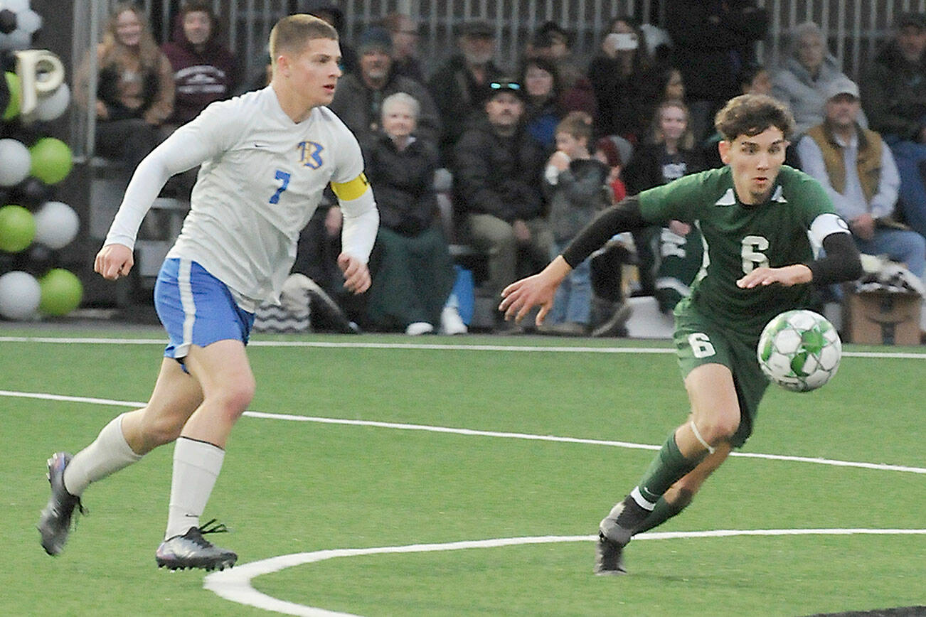 KEITH THORPE/PENINSULA DAILY NEWS
Port Angeles' Keane McClain, right, chases a loose ball as Bremerton's Brennan Galloway closes in on Thursday night in Port Angeles.