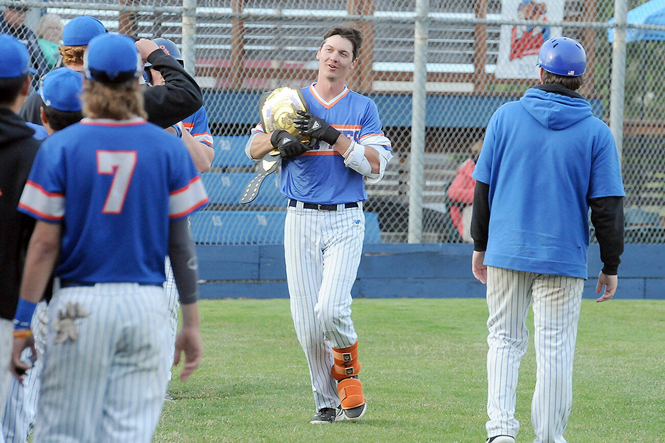 KEITH THORPE/PENINSULA DAILY NEWS
Lefties center fielder Kam Koester carries an award belt back to the dugout that was was handed to him by a teammate after rounding the bases with a two-run homer in the third inning against the Nanaimo Night Owls on Tuesday night in Port Angeles.