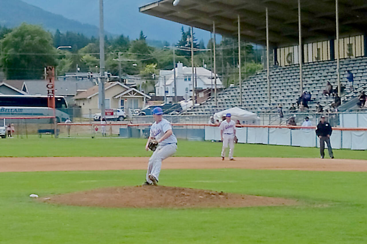 PORT ANGELES LEFTIES Lefties fall in 10 innings in last game of year Peninsula Daily News