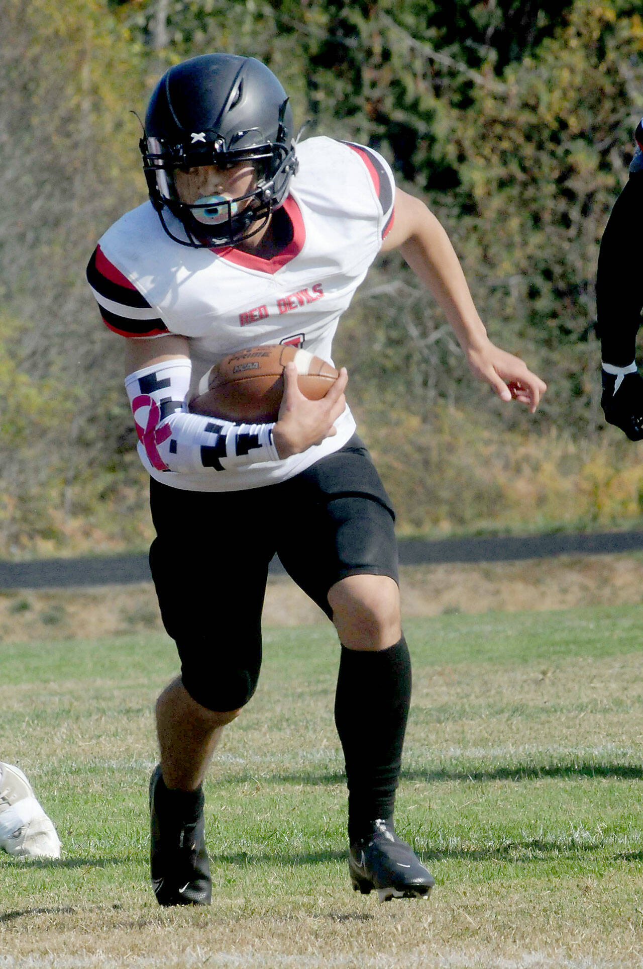 Neah Bay’s Jodell Wimberly carries the ball during a game last fall against Crescent. Wimberly is the leading offensive skill position player returning from last season’s Class 1B state runner-up Red Devils. (Keith Thorpe/Peninsula Daily News)