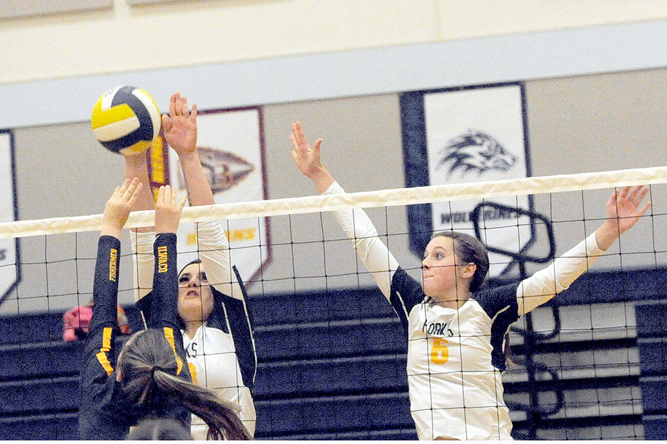 Spartans Kaidance Rigby (left) and Chloe Gaydeski compete at the net with Ilwaco's Alycia Figueroa Thursday evening in the Spartan Gym where Forks defeated the Fisherman 25 to 18, 25 to 17 and 25 to 13 in this league contest.  Photo by Lonnie Archibald.