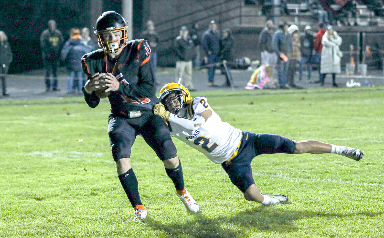 Kody Christen/The Chronicle 
Napavine’s Colin Shields hauls in a touchdown catch while Forks’ Noah Foster defends during Napavine’s 52-8 win over Forks on Thursday.