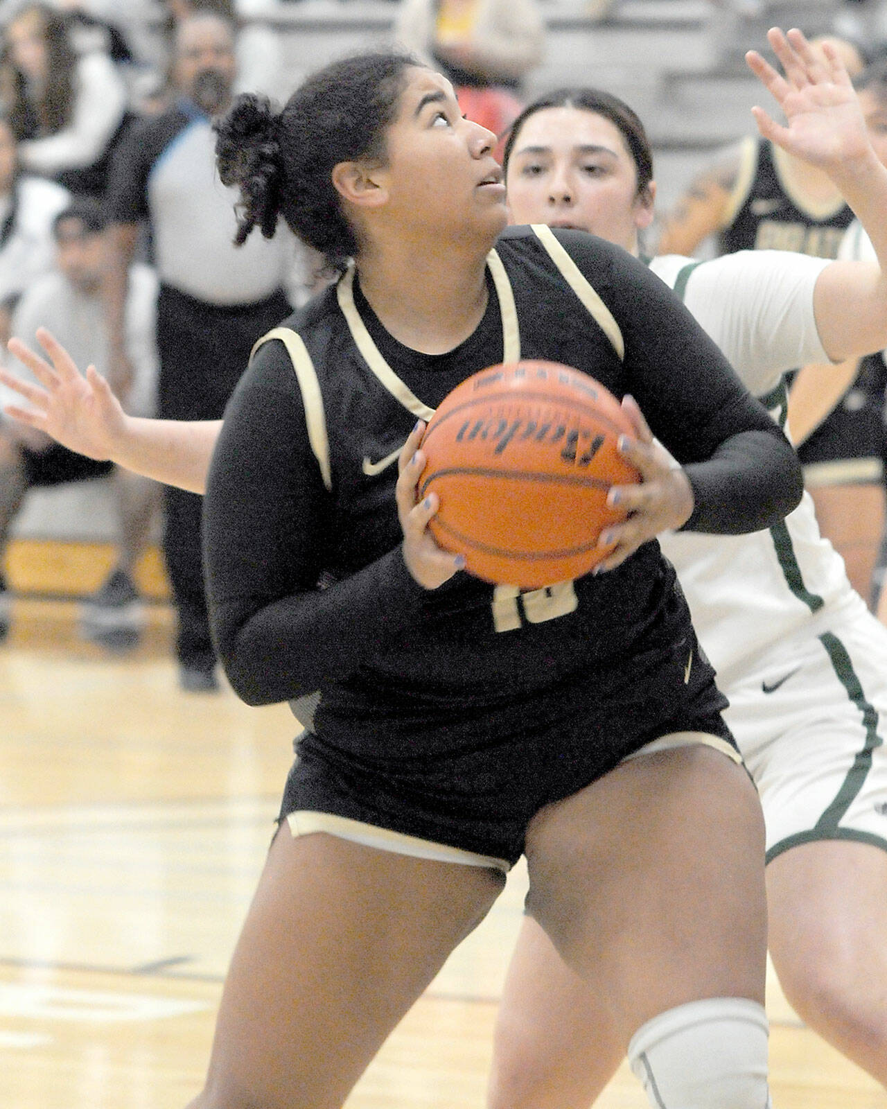 Peninsula’s Jelissa Julmist, a graduate of Sequim High School, looks for the net defended by Chemeketa’s Annie Bafford on Saturday in Port Angeles. (Keith Thorpe/Peninsula Daily News)