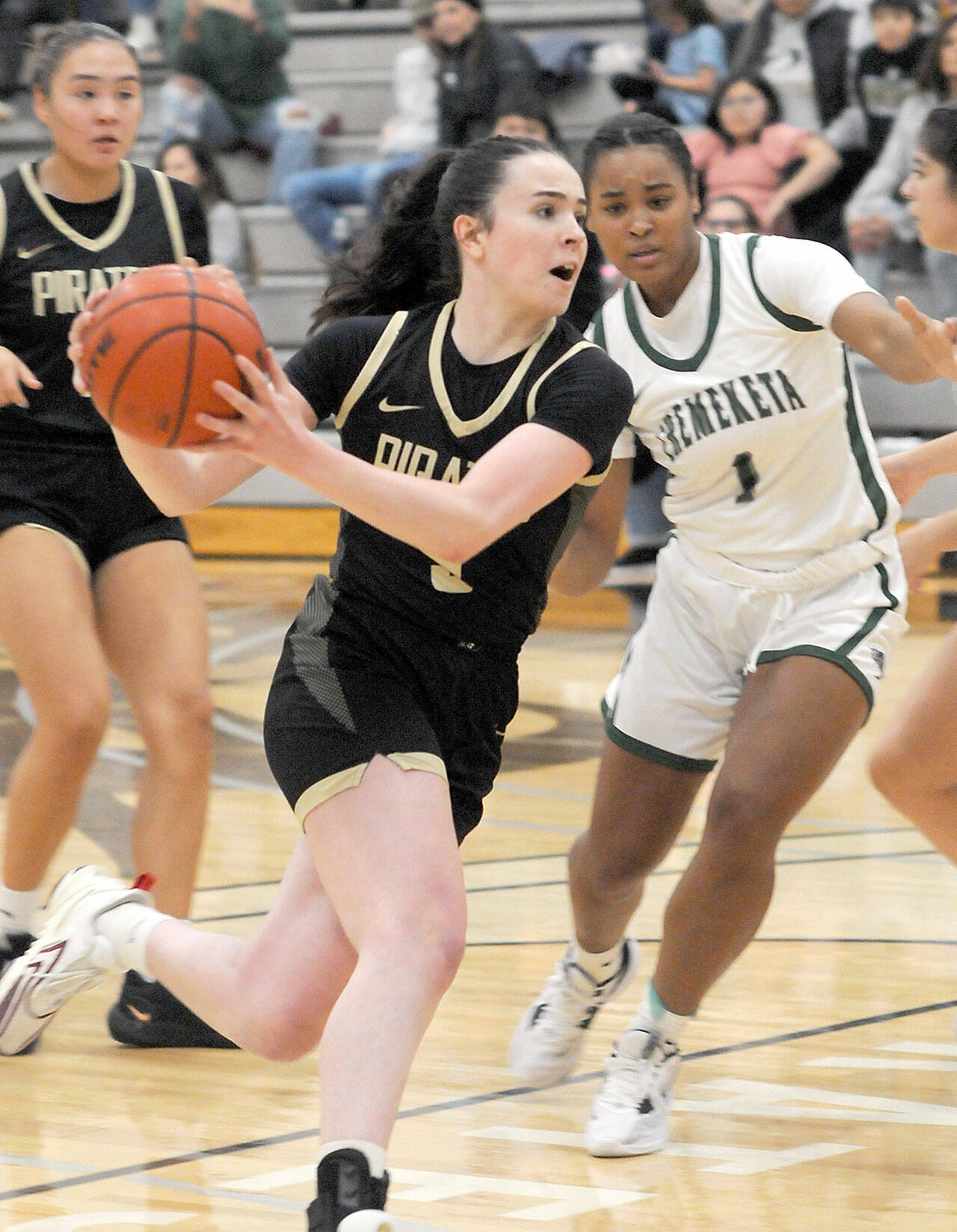Peninsula’s Alexa Mackey, center, heads for the lane as teammate Jenilee Donovan, left, and Chemeketa’s McKenzie Syphard look on during Saturday’s game in the Pirate Classic Tournament. (Keith Thorpe/Peninsula Daily News)