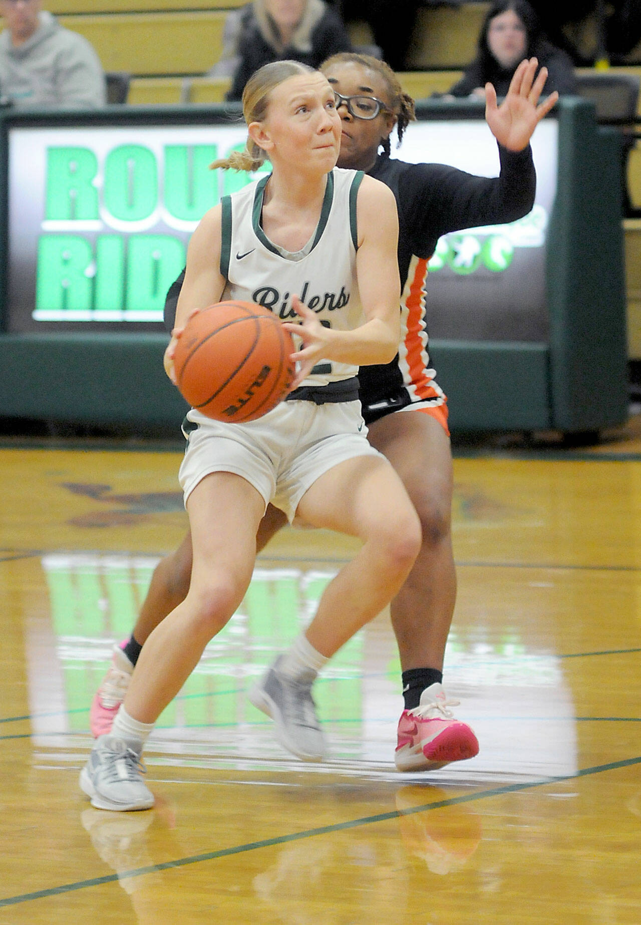 Port Angeles’ Izzy Felton, front, looks towards the lane defended by Central Kitsap’s Callie McCollum during Saturday’s game in Port Angeles. (Keith Thorpe/Peninsula Daily News)