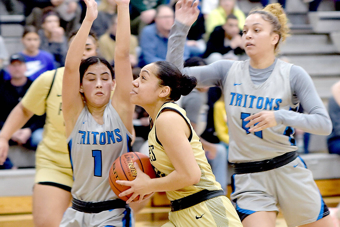 KEITH THORPE/PENINSULA DAILY NEWS 
Peninsula's Shania Moananu, from, presses to the key defended by Edmond's Maggie Salas, left, and Jada Walters on Saturday at Peninsula College.