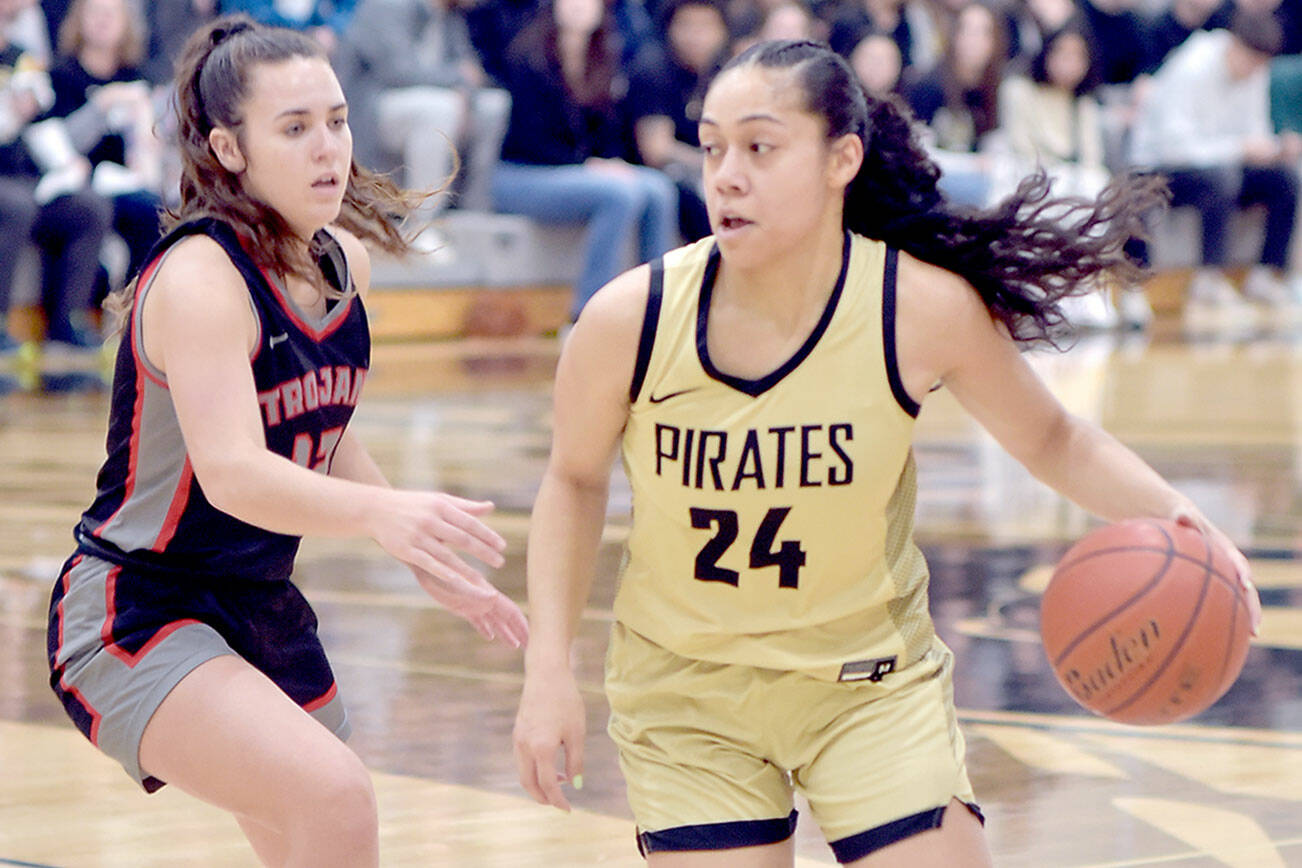Peninsula’s Shania Moananu, right, crosses the 3-point line as Everett’s Ashlynd Hunt tries to keep up in a Feb. 28 game at Peninsula College. Moananu, a point guard, was named the North Region MVP and freshman of the year. (Keith Thorpe/Peninsula Daily News)