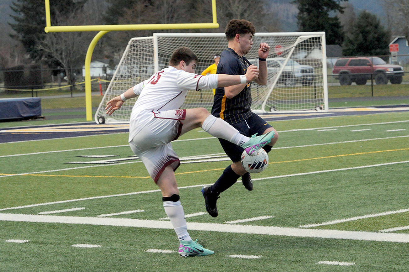 Lonnie Archibald/for Peninsula Daily News
Forks' Mario Flores gets in the way of the ball and Montesano's Felix Romero during the Spartans' 3-1 loss to the Bulldogs on Wednesday night.