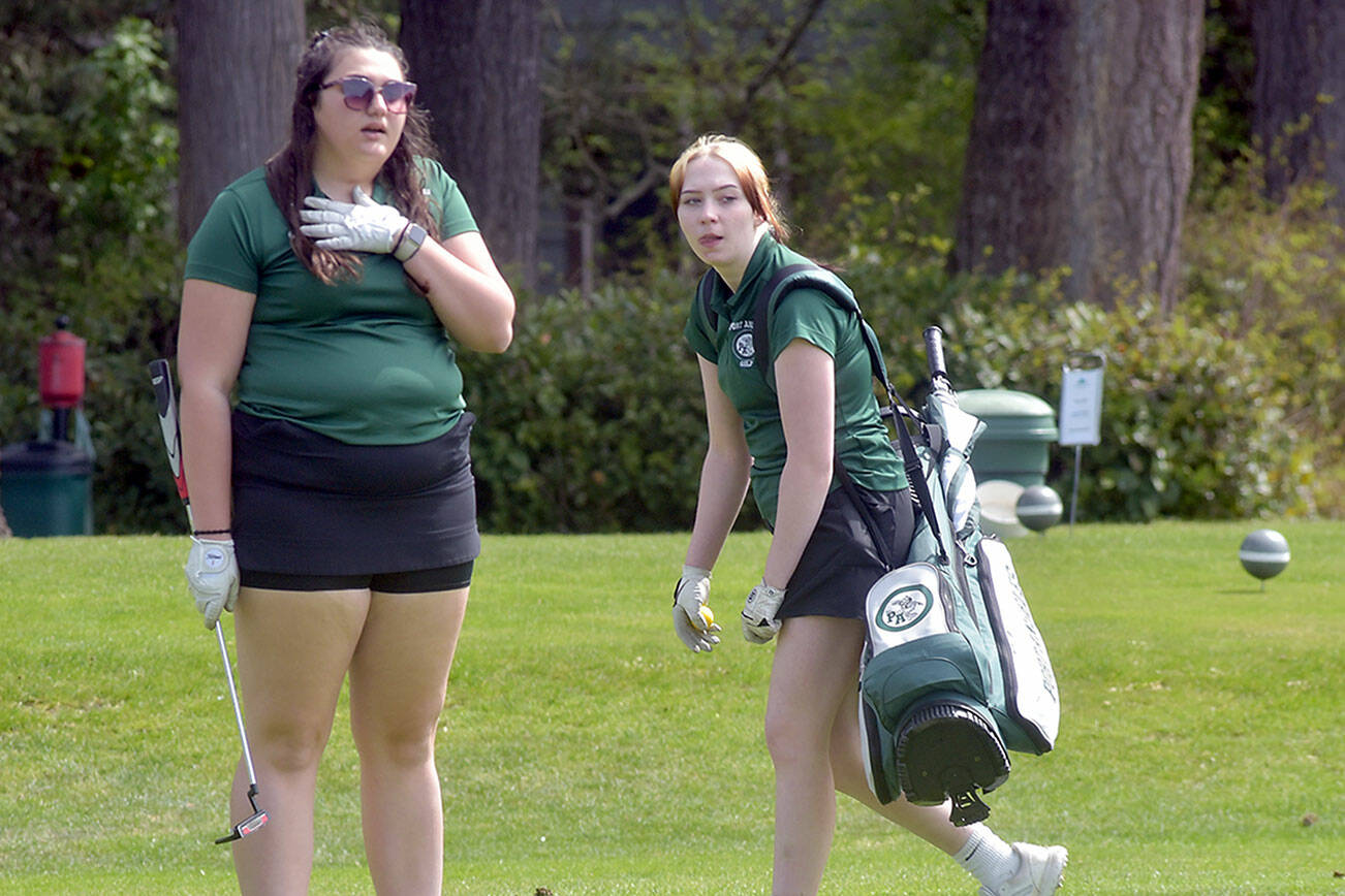 KEITH THORPE/PENINSULA DAILY NEWS
Port Angeles' Mia Neff, left, and Claire Osterberg of Port Angeles plan their putts on the 11th Hole at Peninsula Golf Course during Tuesday's Duke Streeter Invitational.