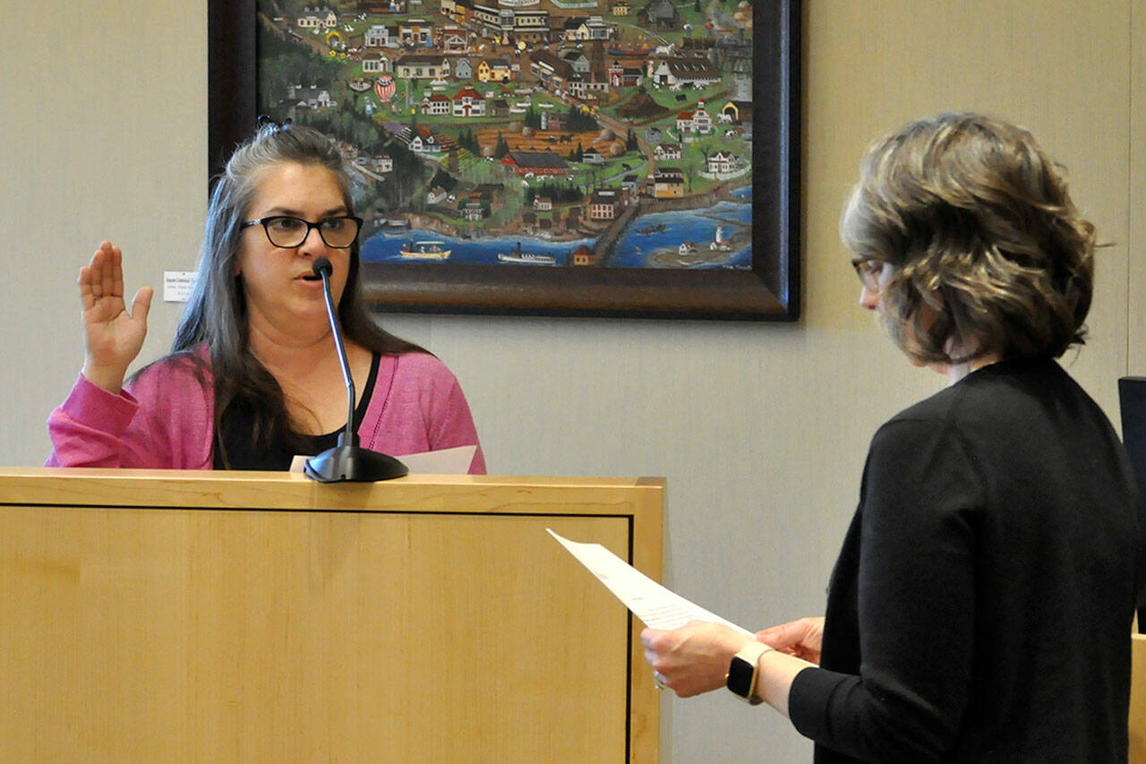 Acting city clerk Heather Robley, right, swears in new city council member Nicole Hartman on Monday after she was appointed to fill former mayor Tom Ferrell’s seat. Hartman will serve through certification of the 2025 general election. (Matthew Nash/Olympic Peninsula News Group)