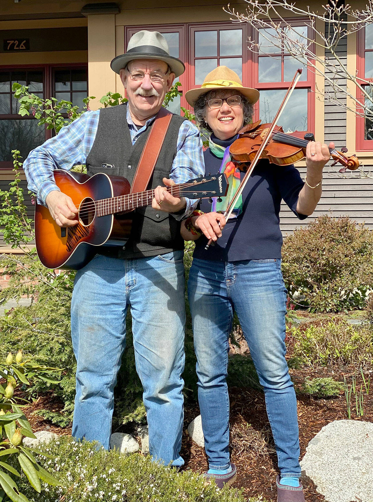 Jere Canote, left, and Bobbi Nikles will perform fiddle tunes, antique swing, blues and country songs at Candlelight Concerts on Thursday.