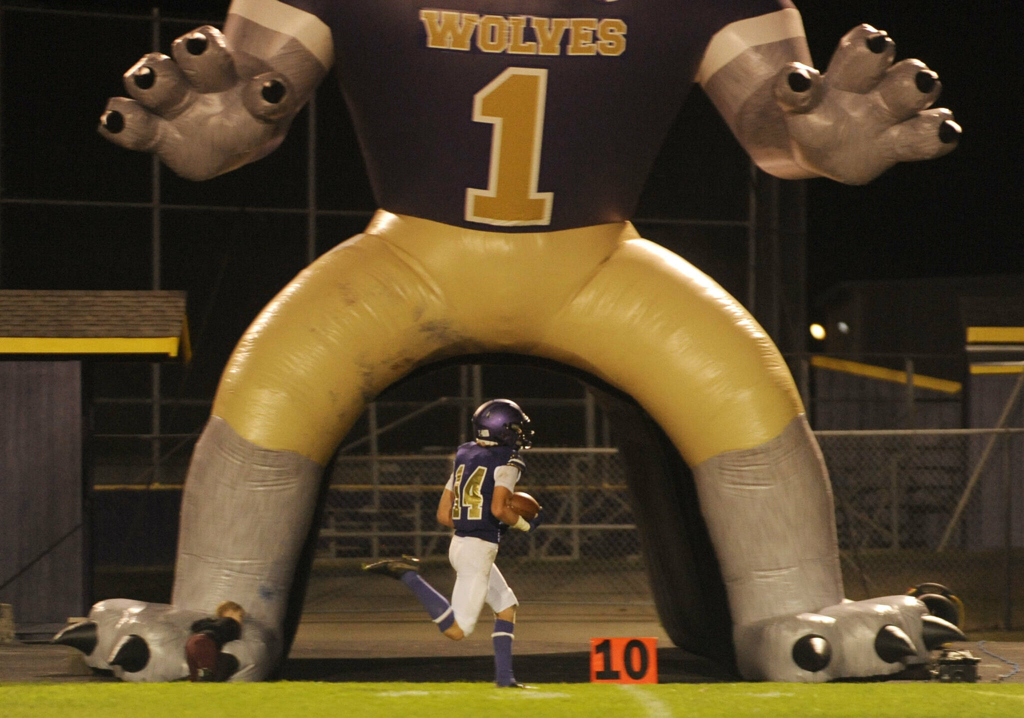 Michael Dashiell/Olympic Peninsula News Group
Sequims Zeke Schmadeke completes a 60-yard punt return for a touchdown alongside the schools inflatable wolf mascot during a 2023 win over North Mason.