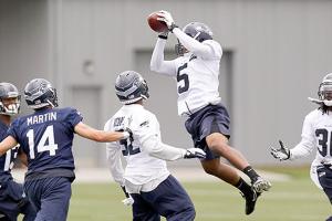 Who is the most athletic of the Seahawks? Try former decathlete DeShawn Shead