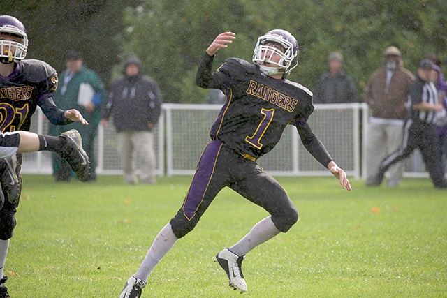 Steve Mullensky for Peninsula Daily News Quilcene&rsquo;s Ace Elkins gets set to receive a pass.