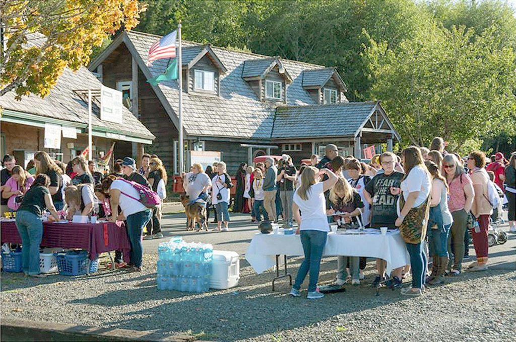 Check-in at the Forks Visitor Center in 2015. (David Youngberg/Land&rsquo;s End Images)