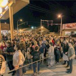 Waiting to get into the Rainforest Arts Center in 2015. (David Youngberg/Land&rsquo;s End Images)