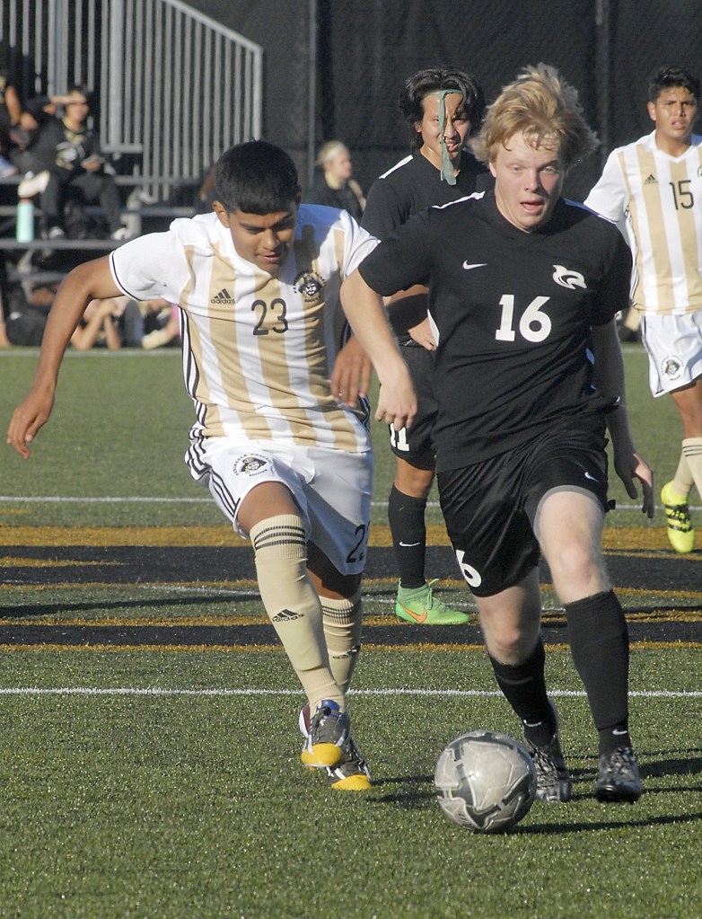 COLLEGE SOCCER: Gervacio nets school-record haul in Peninsula men’s win; PC women earn shutout