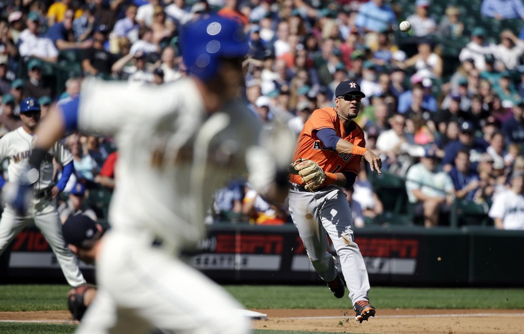 Houston Astros&rsquo; Yulieski Gurriel, right, throws to first base after fielding a ground ball by Seattle Mariners&rsquo; Shawn O&rsquo;Malley, left, in the second inning of a baseball game Sunday, Sept. 18, 2016, in Seattle. Gurriel made the throw in time for the out. (AP Photo/Elaine Thompson)