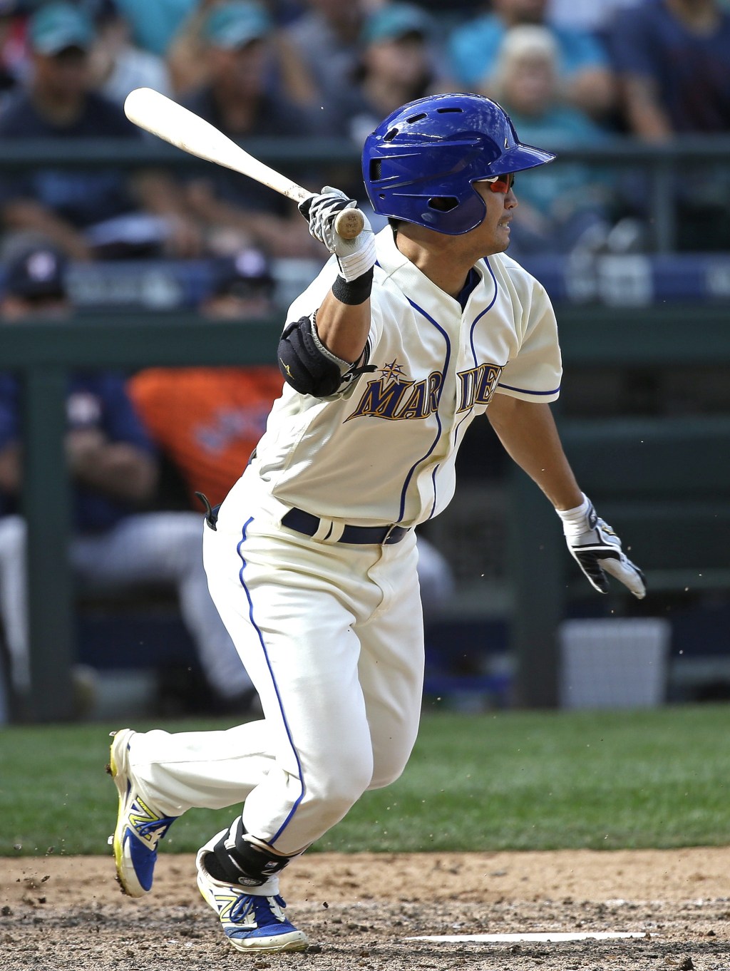 Seattle Mariners&rsquo; Norichika Aoki singles against the Houston Astros in the sixth inning of a baseball game Sunday, Sept. 18, 2016, in Seattle. (AP Photo/Elaine Thompson)