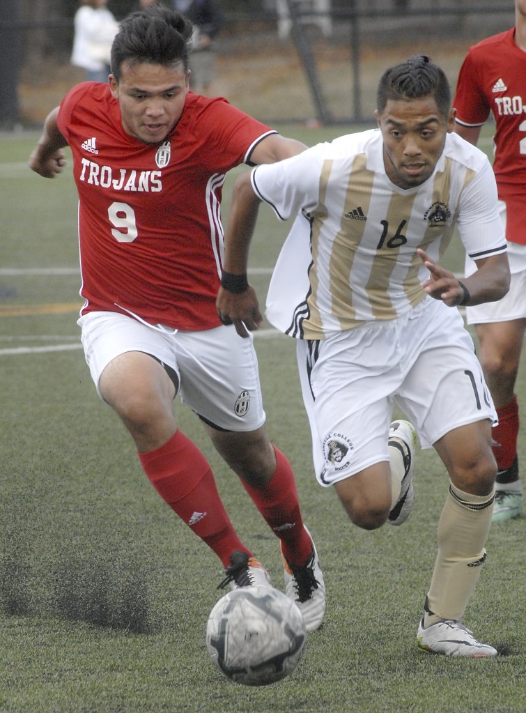 Keith Thorpe/Peninsula Daily News                                Everett&rsquo;s Victor Ramirez, left, tries to outrace Peninsula&rsquo;s Juan Carrillo during first-half play in the Pirates&rsquo; 6-1 win over the Trojans.