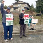 Port Ludlow residents picket outside the Cove Cottages in Port Ludlow last Sunday. (Eric Herzog)