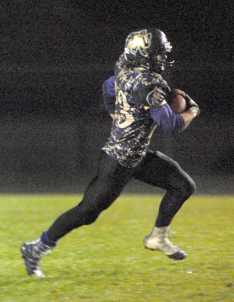 Keith Thorpe/Peninsula Daily News                                Sequim&rsquo;s Gavin Velarde spints across the field on his way to the end zone in the third quarter.