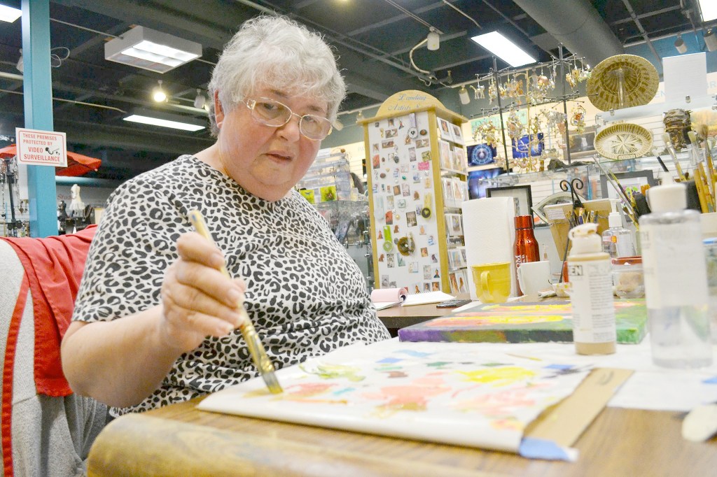 Sequim artist switches hands, finds new goals after stroke