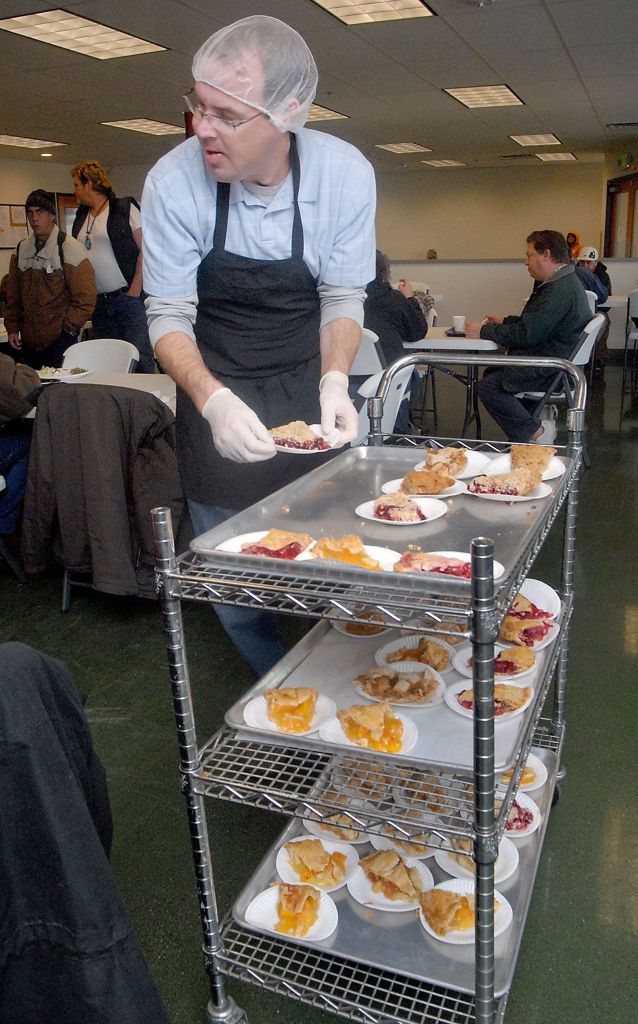Volunteer Nick Sudela of Port Angeles serves desserts at the Salvation Army&rsquo;s annual pre-Thanksgiving lunch in Port Angeles. (Keith Thorpe/Peninsula Daily News)