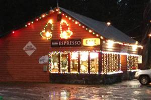 WEST END NEIGHBOR: Holiday displays light up West End