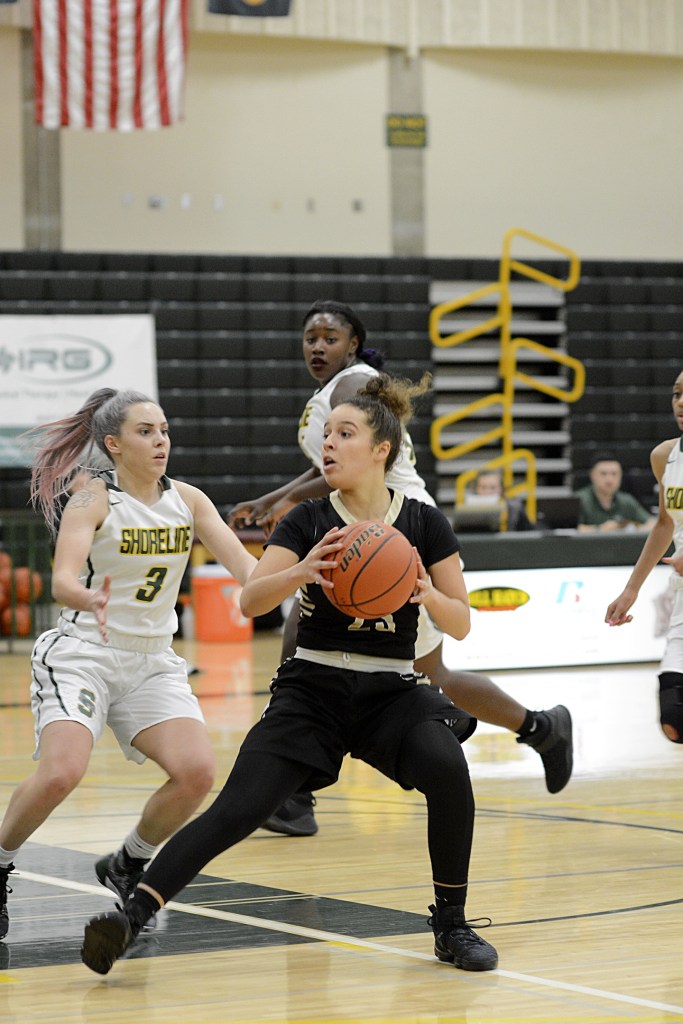 COLLEGE BASKETBALL: Peninsula men, women sweep Shoreline in division opener
