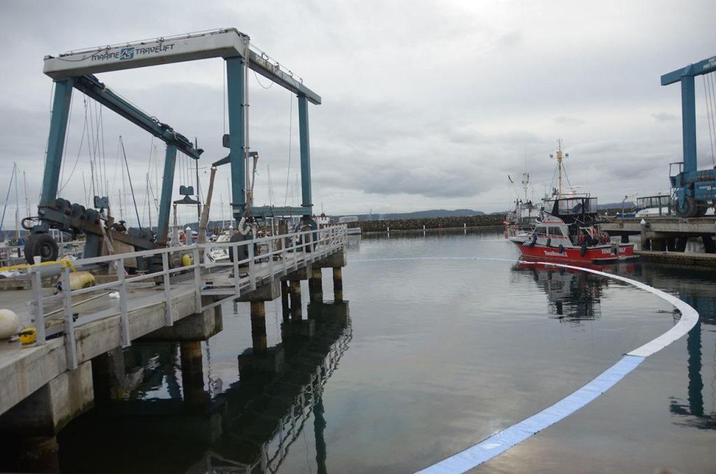 This Port of Port Townsend boat lift broke while attempting to lower a boat into the Boat Haven Marina on Monday morning. (Cydney McFarland/Peninsula Daily News)