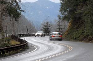 Cars make their way around a curve on U.S. Highway 101 at Lake Crescent west of Port Angeles on Wednesday. (Keith Thorpe/Peninsula Daily News)