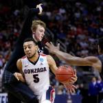 Gonzaga guard Nigel Williams-Goss (5) dribbles between Xavier guard J.P. Macura, left, and Quentin Goodin during the first half of an NCAA Tournament college basketball regional final game Saturday, March 25, 2017, in San Jose, Calif. (AP Photo/Tony Avelar)