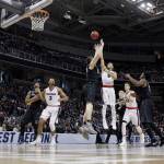 Gonzaga guard Nigel Williams-Goss, center, right, shoots over Xavier&rsquo;s Sean O&rsquo;Mara, center left, during the first half of an NCAA Tournament college basketball regional final game Saturday, March 25, 2017, in San Jose, Calif. (AP Photo/Tony Avelar)