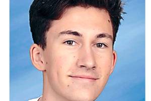 TRACK: Port Townsend’s Dances wins long jump at 44-school meet; Forks’ Baysinger wins high jump at BCS Invite