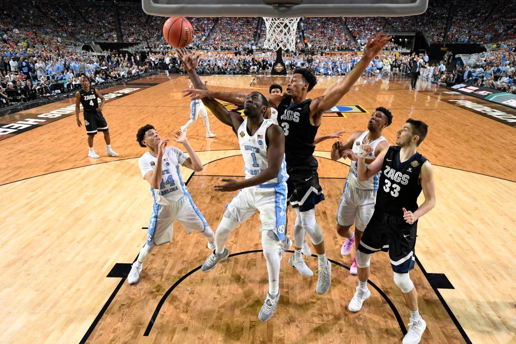North Carolina&rsquo;s Isaiah Hicks (4) takes a shot over Gonzaga&rsquo;s Zach Collins (32) during the first half in the finals of the Final Four NCAA college basketball tournament, Monday, April 3, 2017, in Glendale, Ariz. (AP Photo/Chris Steppig, Pool)