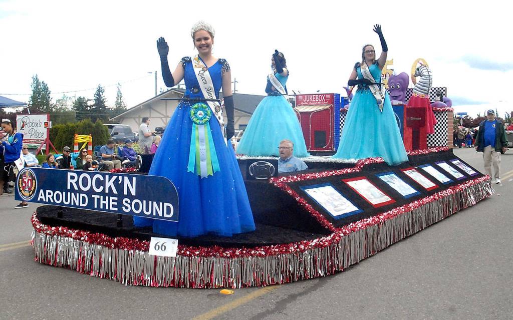 A float representing the Fathoms O&rsquo; Fun Festival in Port Orchard was recipient of the Chairman&rsquo;s Award on Saturday. (Keith Thorpe/Peninsula Daily News)