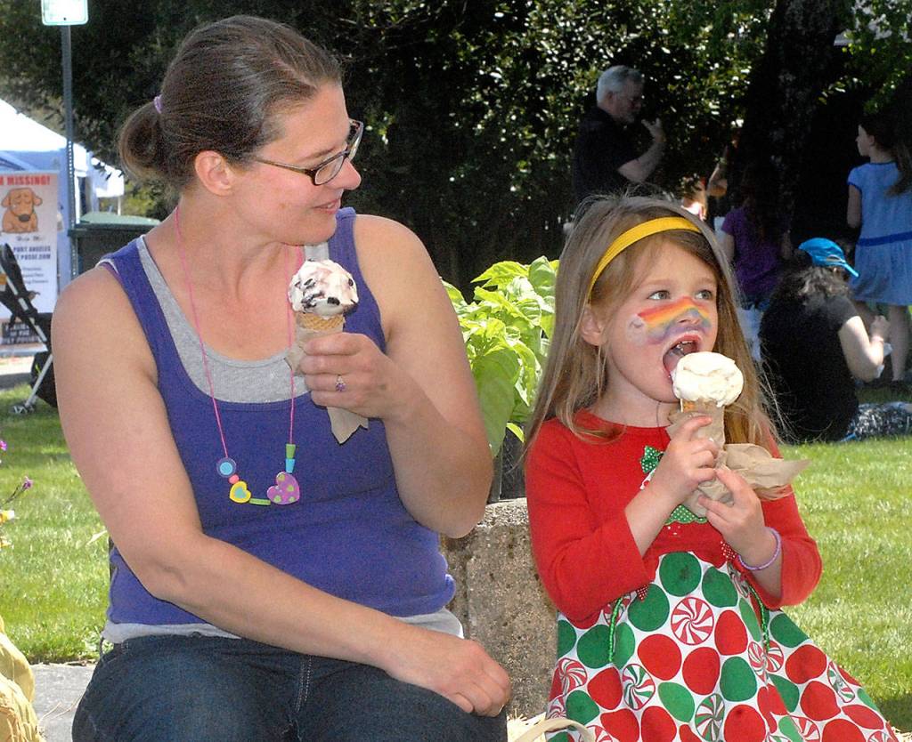 Danielle DeOliveira of Port Angeles and her daughter, Mara Jordan, 5, enjoy ice-cream cones from the food court at the Juan de Fuca Festival on Saturday. (Keith Thorpe/Peninsula Daily News)