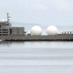 A Puget Sound Pilots boat pulls alongside the SS Pacific Tracker as it sails into the Salish Sea on Thursday. (Keith Thorpe/Peninsula Daily News)