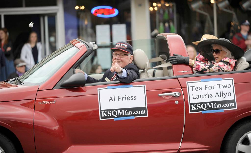 Visitors brave weather for Sequim Irrigation Festival