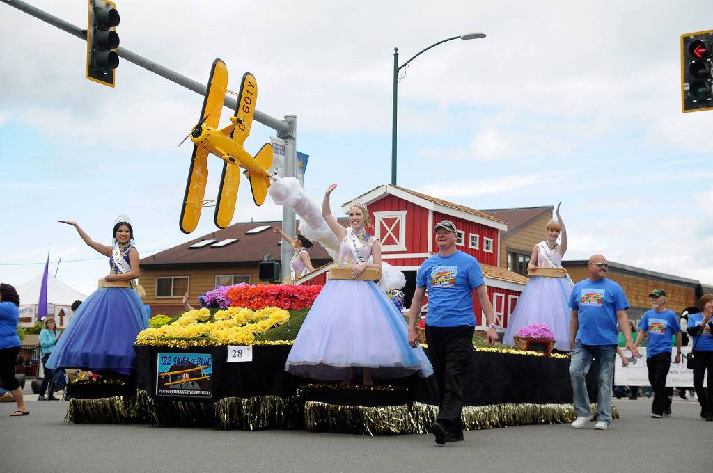 Visitors brave weather for Sequim Irrigation Festival