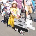 Emma Rhodes and brother Greyson, both of Sequim, won prizes at last year&rsquo;s Sequim Irrigation Festival Kids Parade. (Michael Dashiell/Olympic Peninsula News Group)