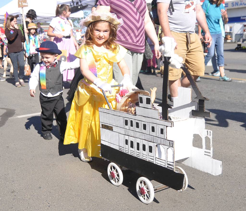 Emma Rhodes and brother Greyson, both of Sequim, won prizes at last year&rsquo;s Sequim Irrigation Festival Kids Parade. (Michael Dashiell/Olympic Peninsula News Group)