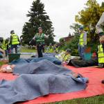 Community Emergency Response Team members treat &ldquo;victims&rdquo; of an earthquake during Saturday&rsquo;s drill. (Michael Dashiell/Olympic Peninsula News Group)